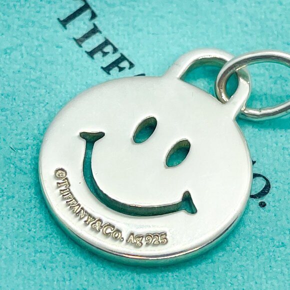 RARE Tiffany & Co Return to Tiffany Smile Happy Charm Pendant Silver - Picture 2 of 16